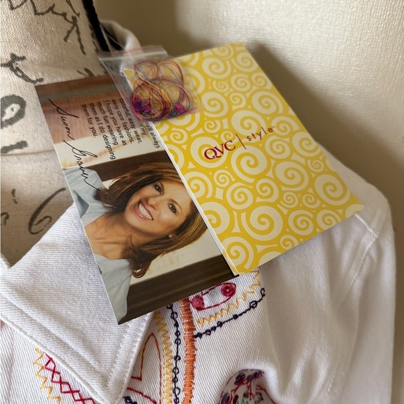 Susan Graver White Embroidered Denim Jacket Red Heart Button Accents NWT 129.00 - Picture 5 of 14